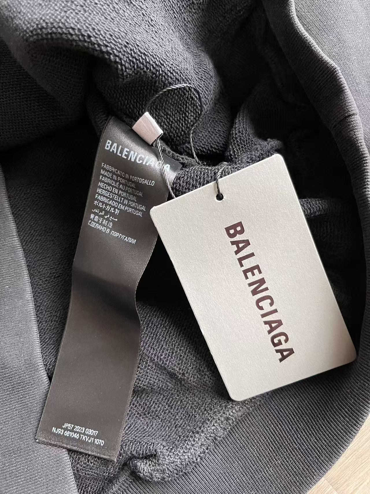 Balenciaga Paris FW25 Red Letter Hooded Long Sleeve Oversized Cotton Sweatshirt, Regular Fit, Unisex product image 4 thumbnail