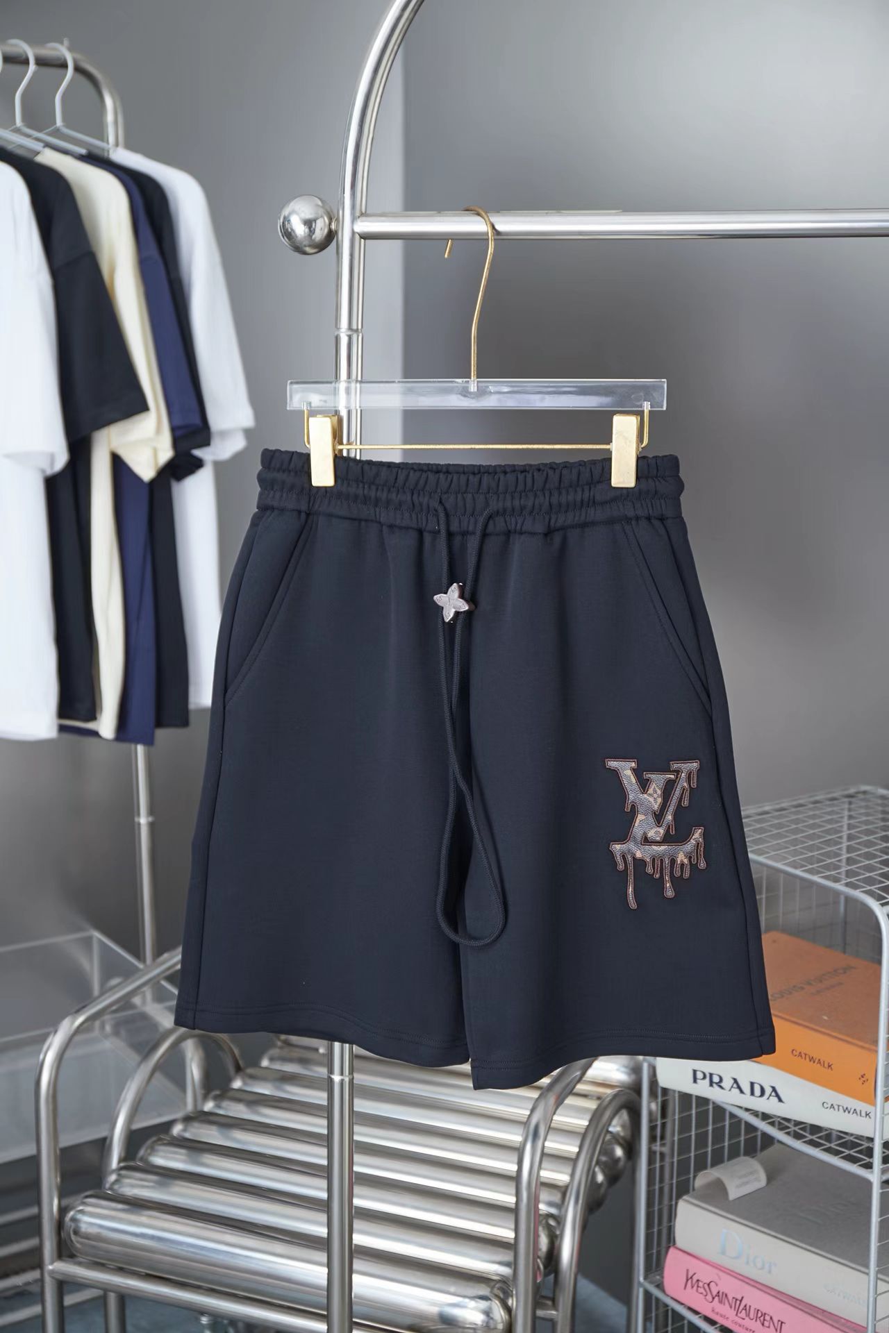 LV 2025SS Classic Leather Logo Unisex Casual Shorts.