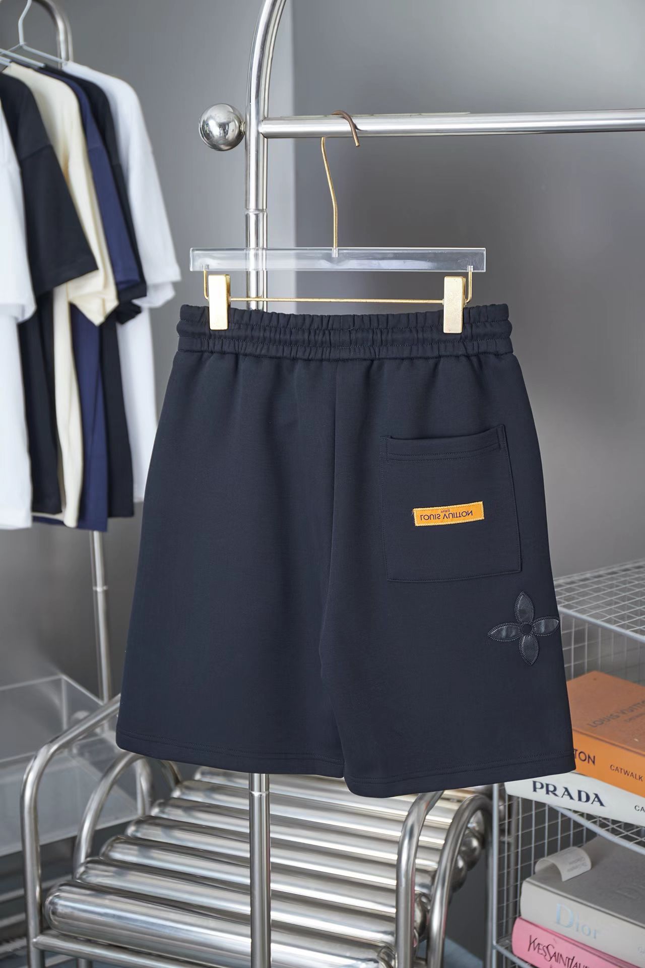 LV 2025SS Classic Leather Logo Unisex Casual Shorts. product image 2 thumbnail