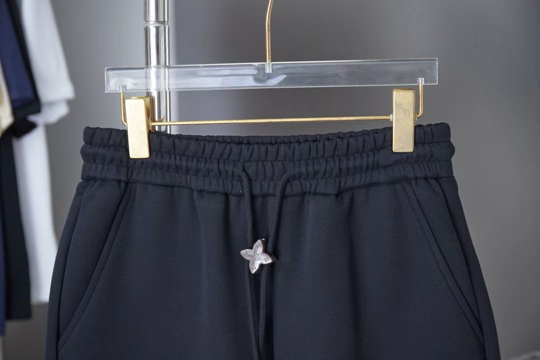 LV 2025SS Classic Leather Logo Unisex Casual Shorts. product image 3 thumbnail