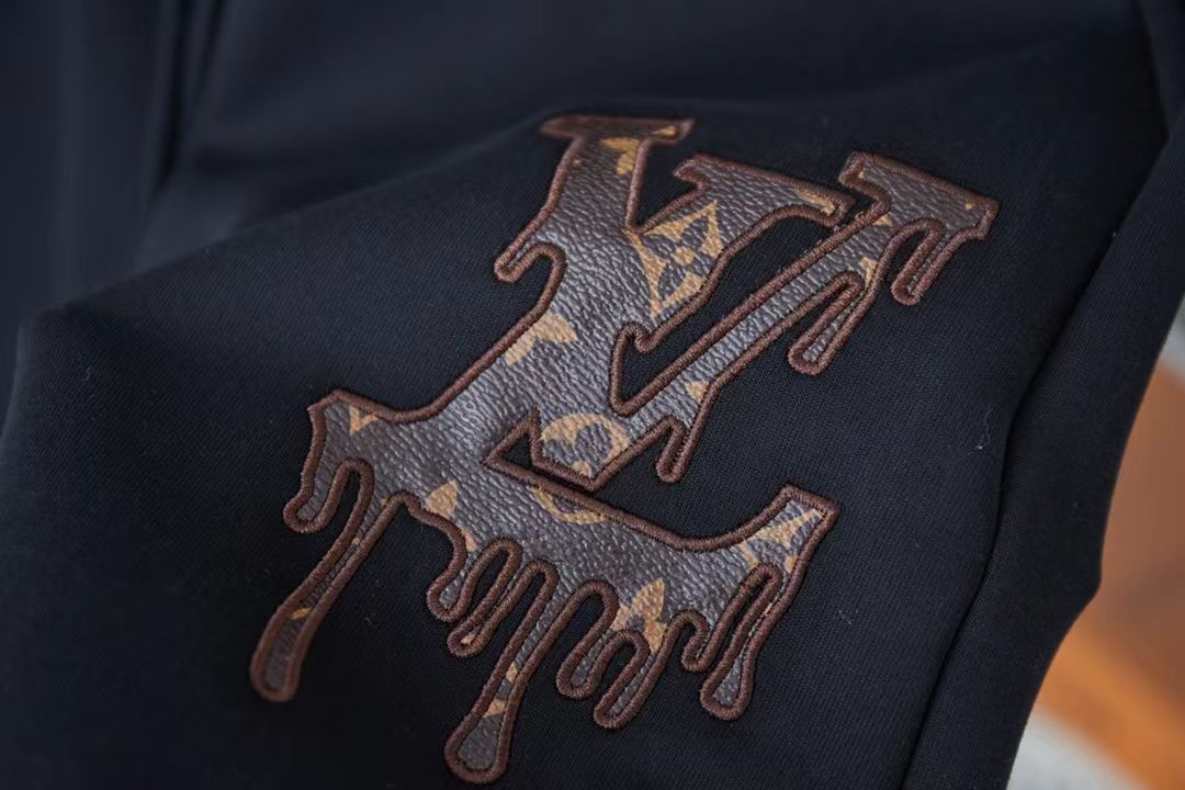 LV 2025SS Classic Leather Logo Unisex Casual Shorts. product image 4 thumbnail