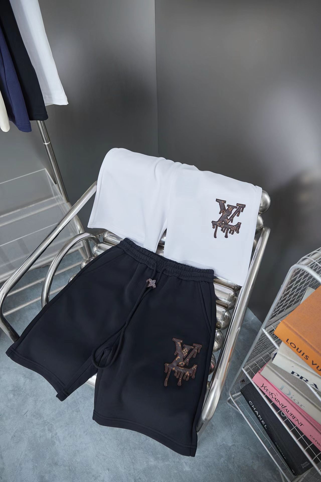LV 2025SS Classic Leather Logo Unisex Casual Shorts. product image 6 thumbnail