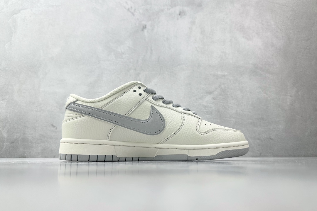 Nike Dunk Low North Face Collaboration - Off-White/Grey product image 2 thumbnail