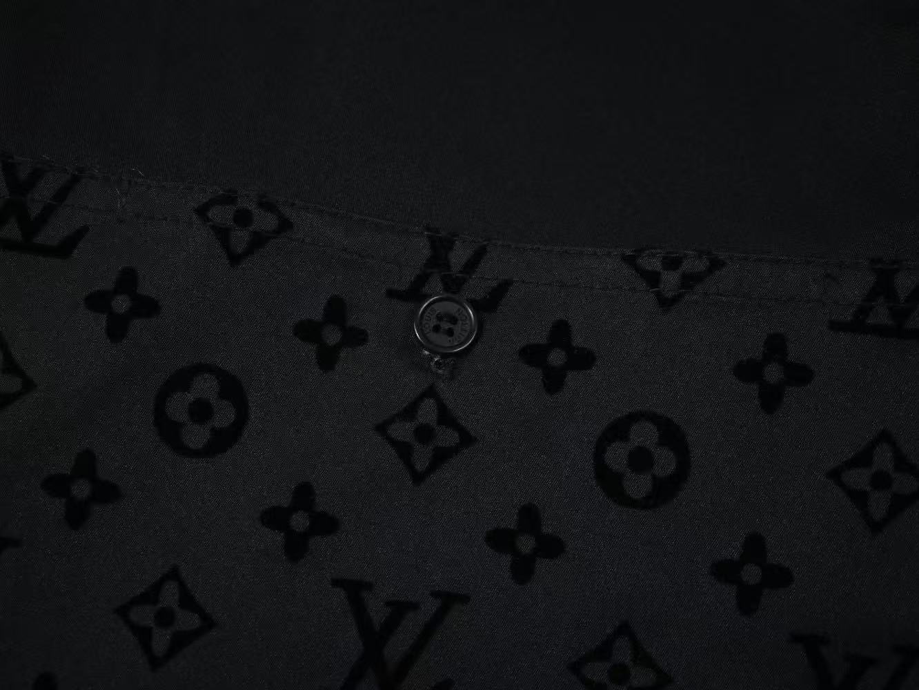 Louis Vuitton 2024SS Flocked Patch Workwear Style Unisex Shirt Jacket product image 3 thumbnail