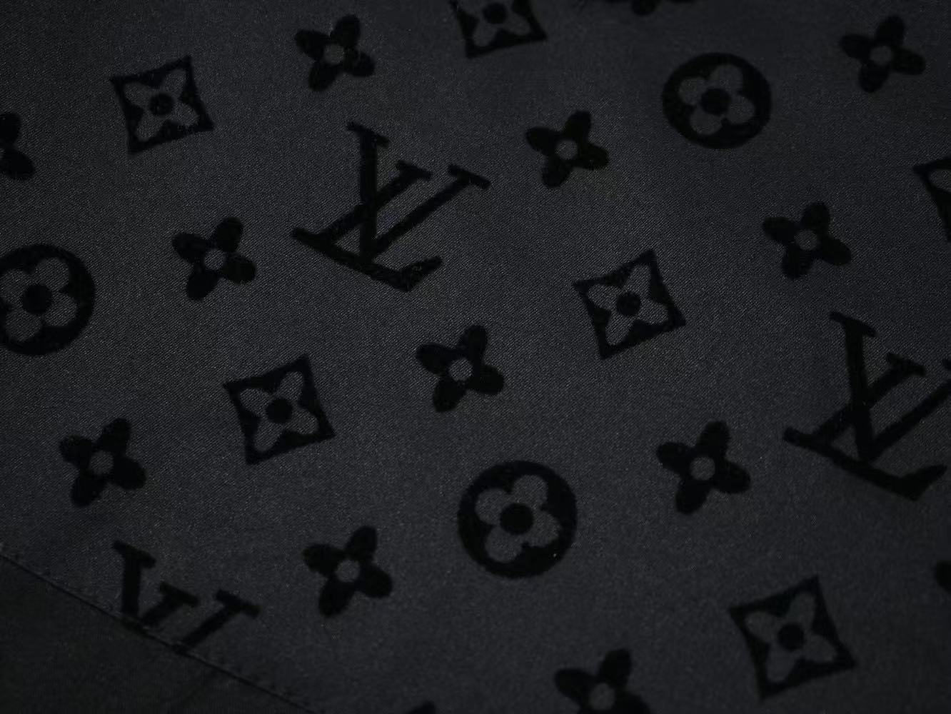 Louis Vuitton 2024SS Flocked Patch Workwear Style Unisex Shirt Jacket product image 4 thumbnail