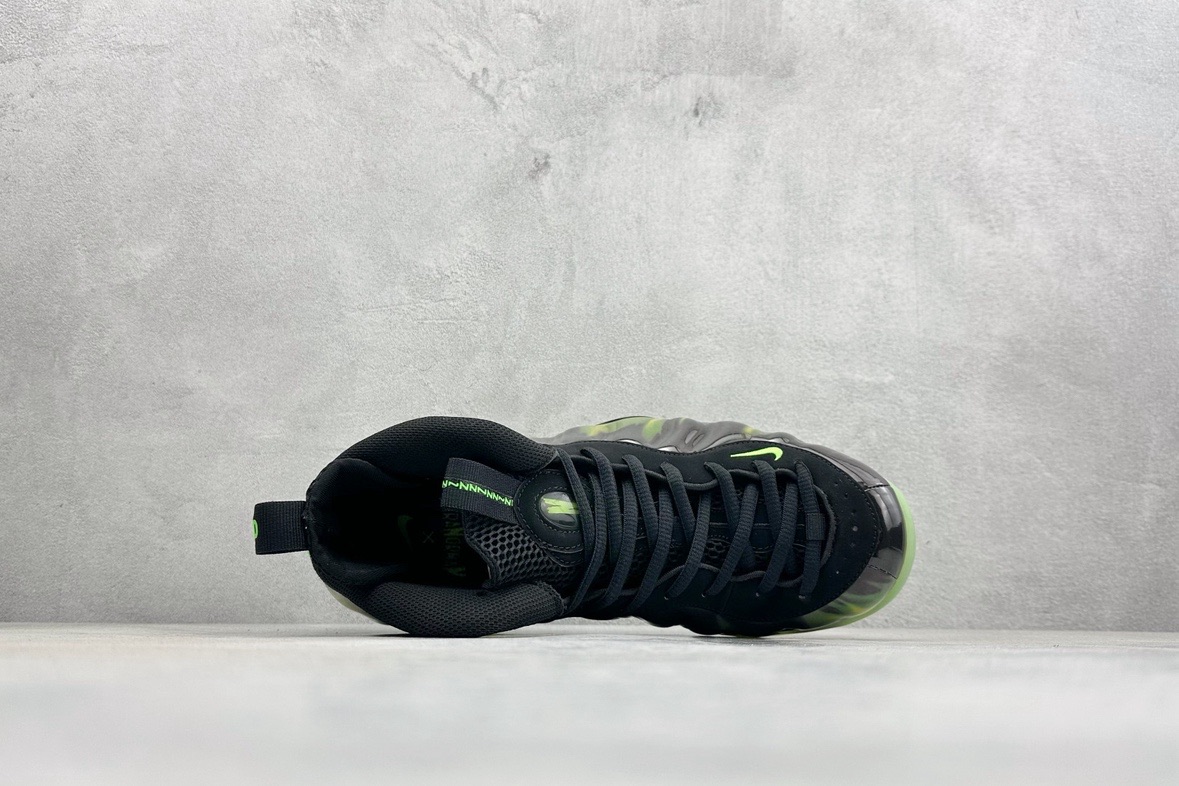 Nike Air Foamposite ONE Mid-Top Retro Basketball Shoes product image 2 thumbnail