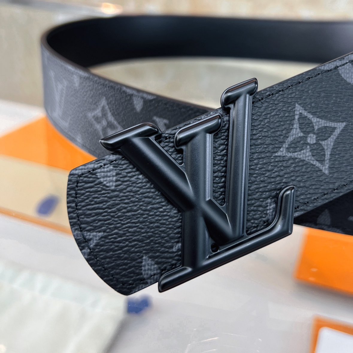 LV Initiales 40 Reversible Belt Monogram Eclipse product image 2 thumbnail