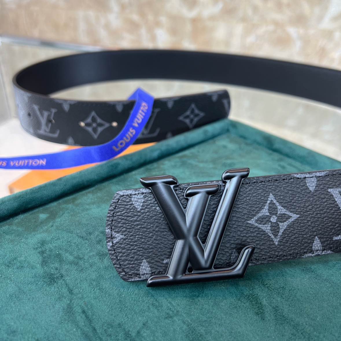 LV Initiales 40 Reversible Belt Monogram Eclipse product image 4 thumbnail