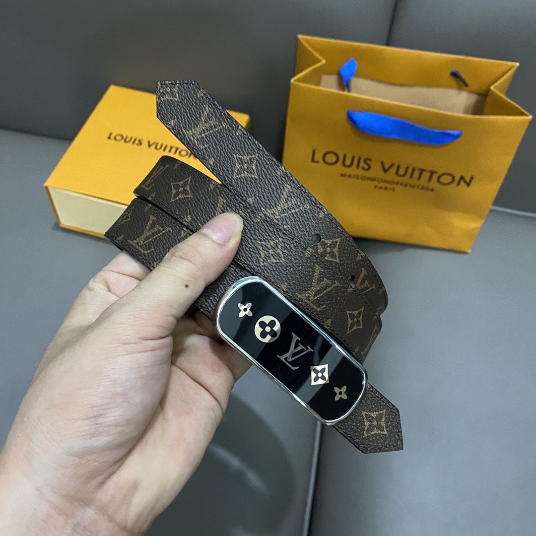 LV 25mm Initiales Reversible Belt Monogram Canvas product image 5 thumbnail