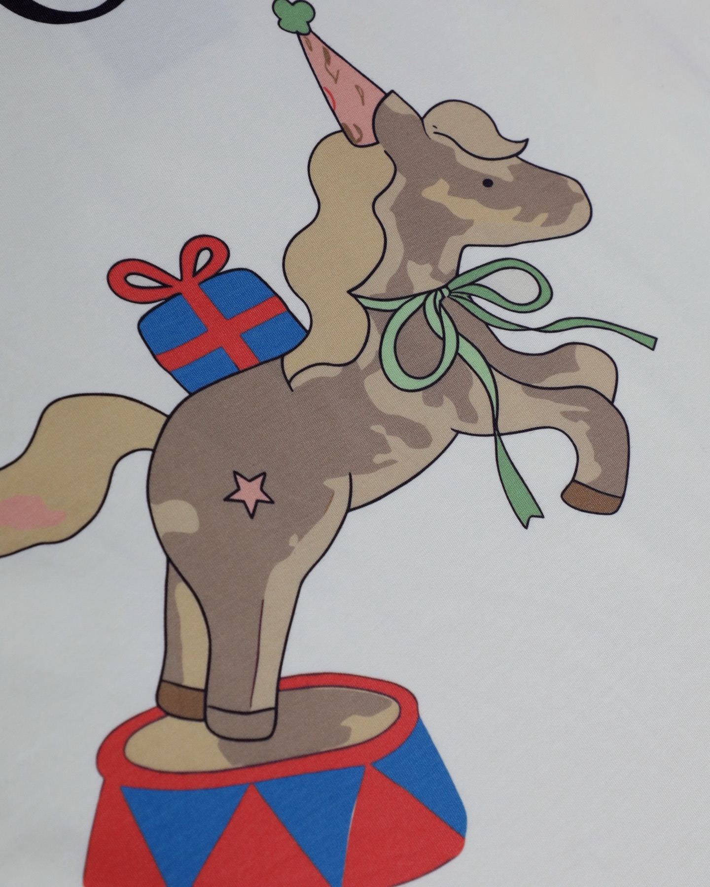Gucci Carousel Pegasus Print Crew Neck T-shirt product image 3 thumbnail