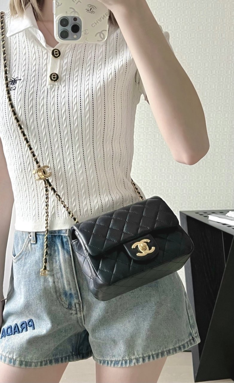     Black Quilted Chain Crossbody Bag