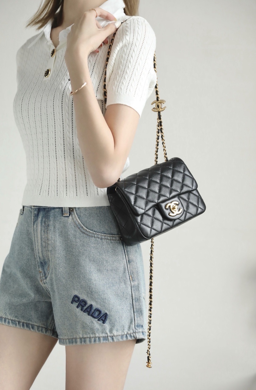     Black Quilted Chain Crossbody Bag product image 3 thumbnail