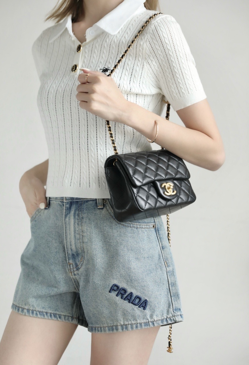     Black Quilted Chain Crossbody Bag product image 4 thumbnail