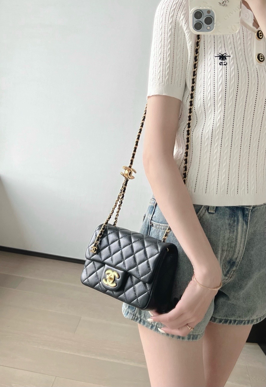     Black Quilted Chain Crossbody Bag product image 5 thumbnail