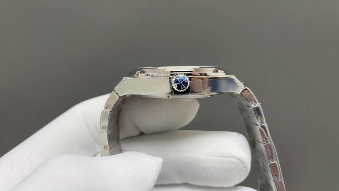 Vacheron Constantin-Style Overseas 4500V Black Dial Automatic Watch product image 3 thumbnail