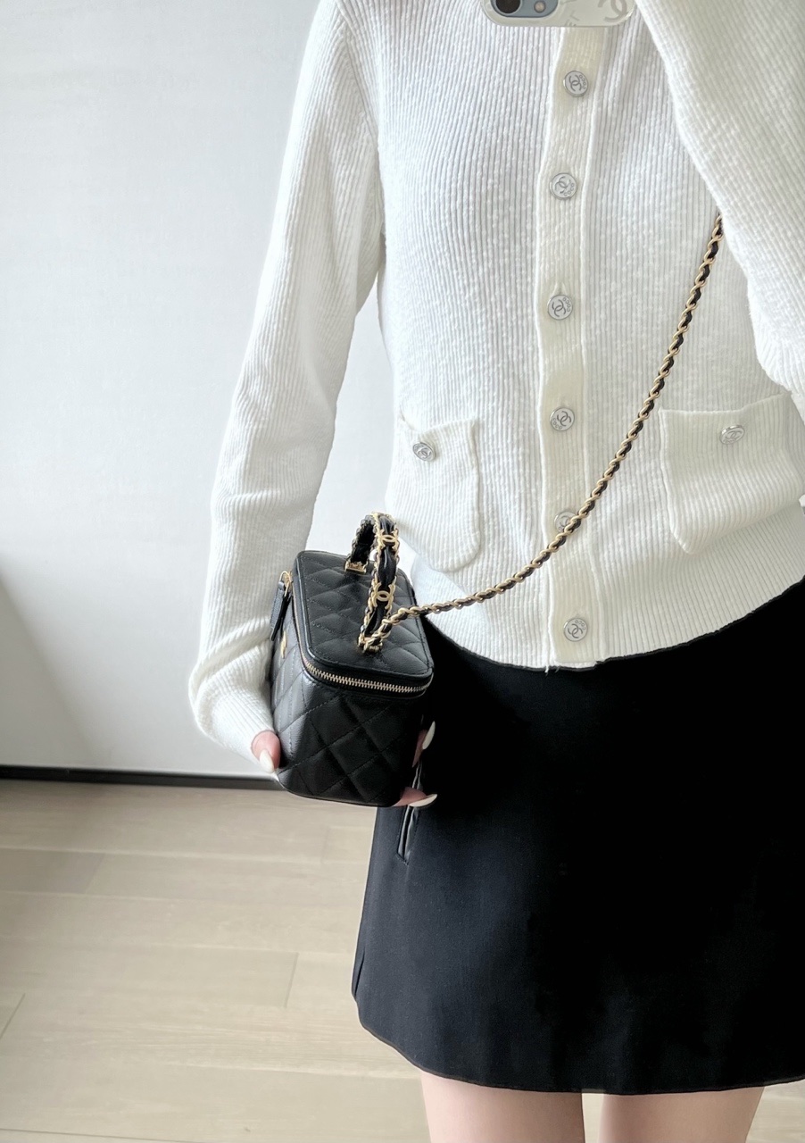     Black Quilted Vanity Chain Crossbody Bag