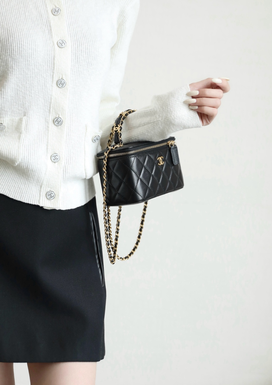     Black Quilted Vanity Chain Crossbody Bag product image 4 thumbnail