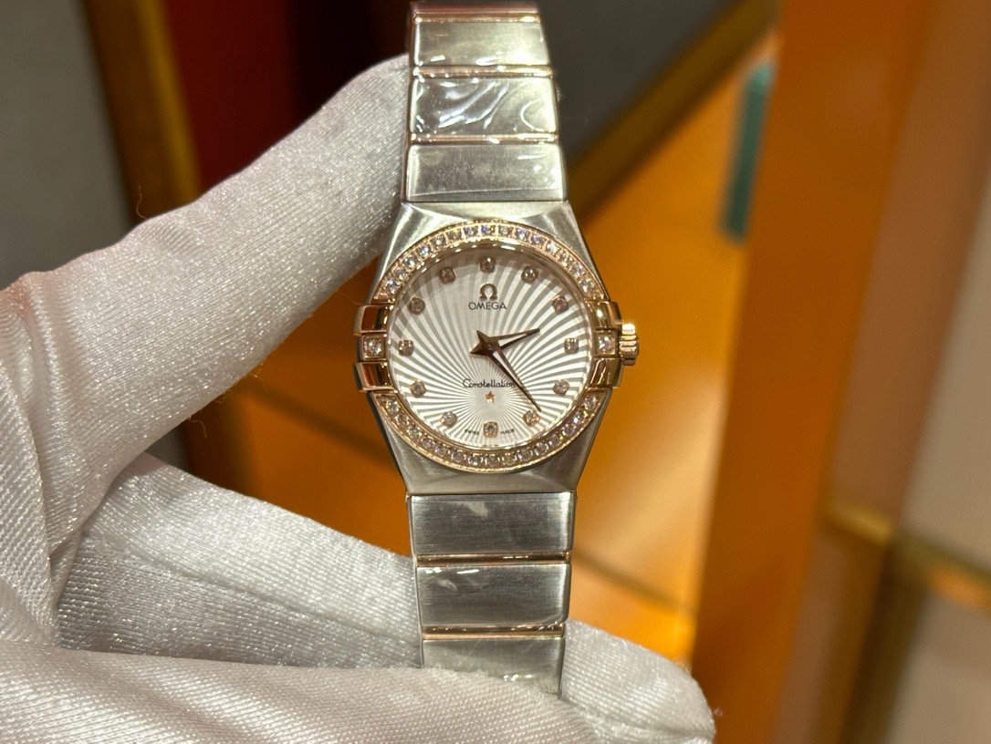 Omega Constellation Ladies Quartz Watch – Two-Tone Stainless Steel with Diamond Bezel