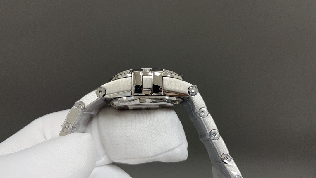 Omega Constellation Pluma Ladies Watch – Iridescent Blue Mother-of-Pearl Dial product image 5 thumbnail