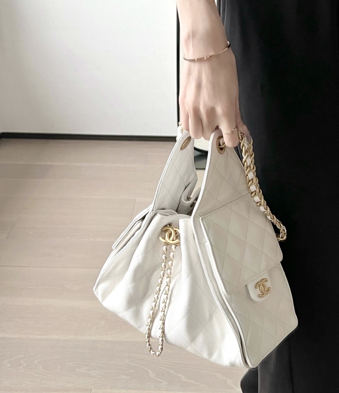     Quilted White Leather Bucket Shoulder Bag
