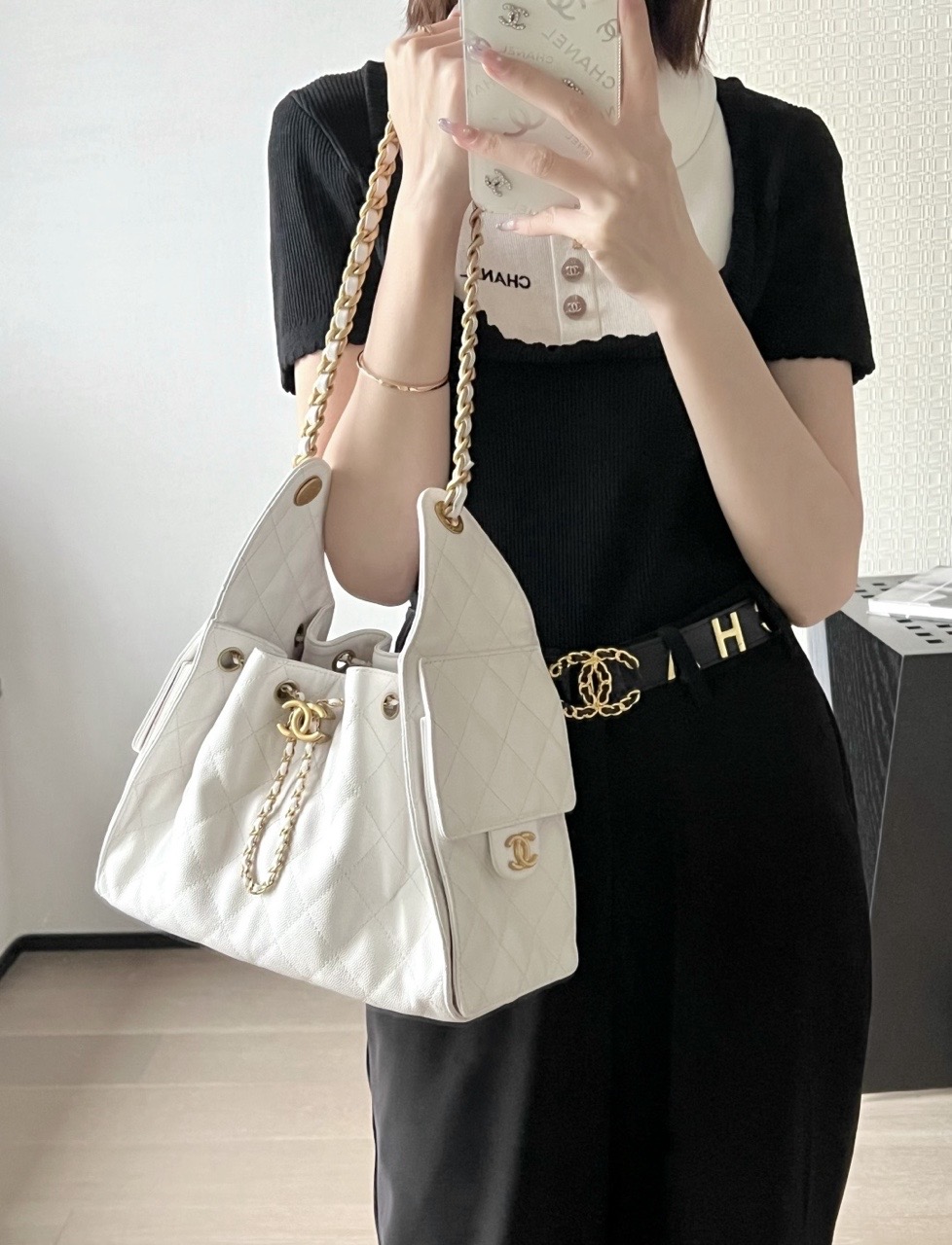     Quilted White Leather Bucket Shoulder Bag product image 2 thumbnail