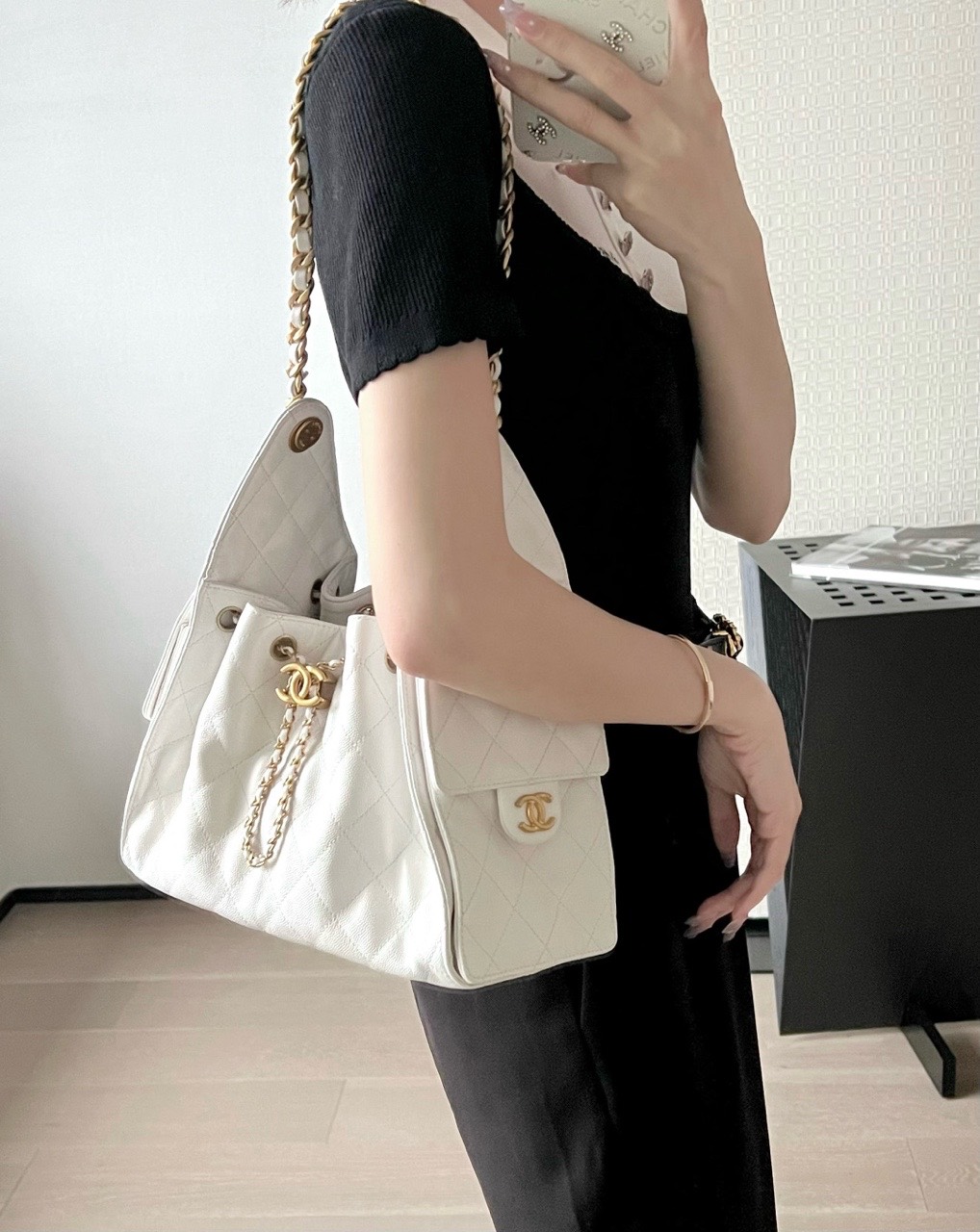     Quilted White Leather Bucket Shoulder Bag product image 3 thumbnail
