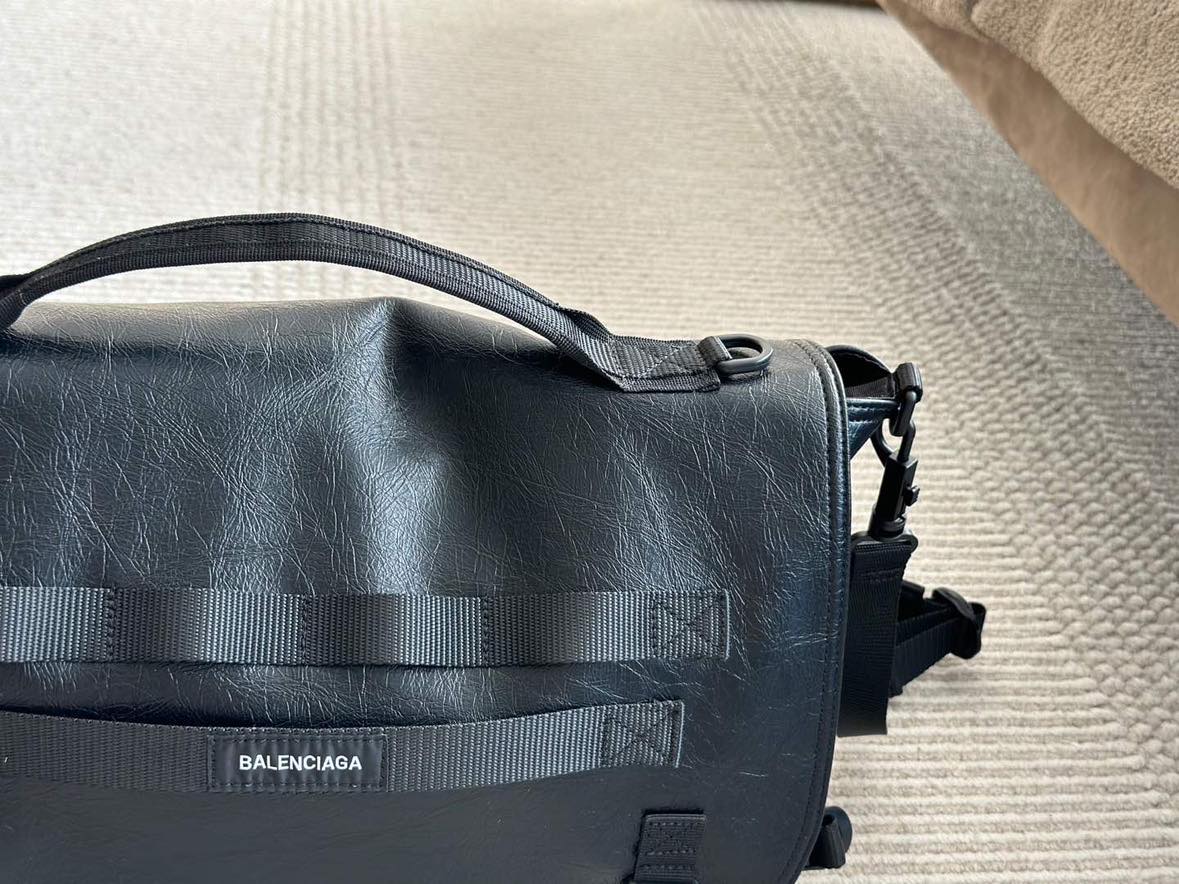     Black Utility Messenger Shoulder Bag product image 2 thumbnail
