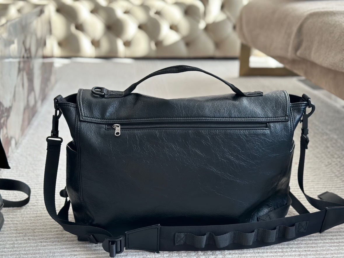     Black Utility Messenger Shoulder Bag product image 4 thumbnail