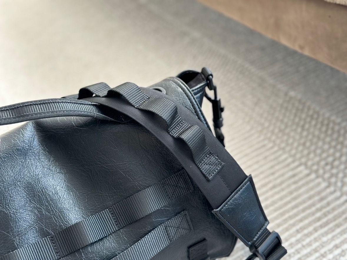     Black Utility Messenger Shoulder Bag product image 5 thumbnail