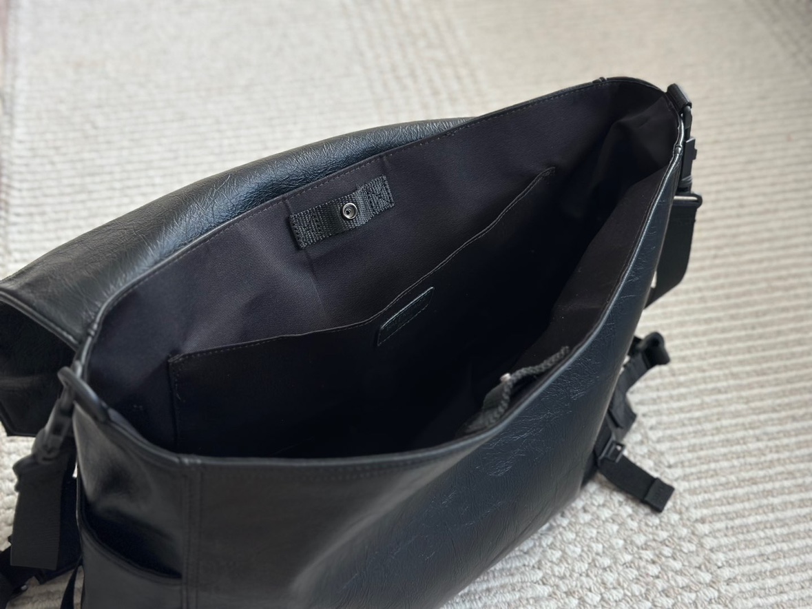     Black Utility Messenger Shoulder Bag product image 6 thumbnail