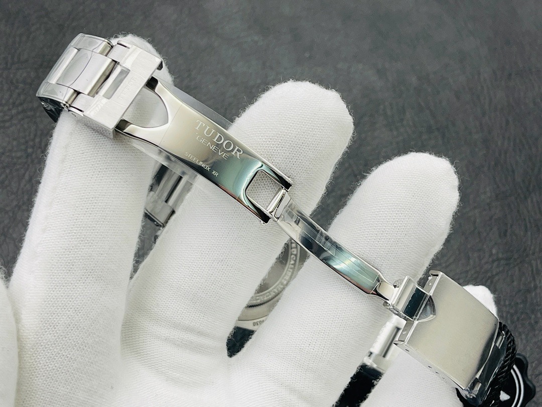 Tudor-Style Black Bay Fifty-Eight 39mm Automatic Watch product image 5 thumbnail