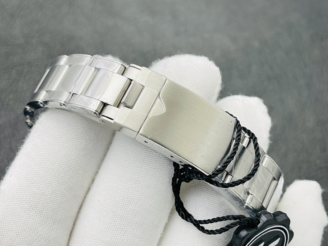 Tudor-Style Black Bay Fifty-Eight 39mm Automatic Watch product image 6 thumbnail