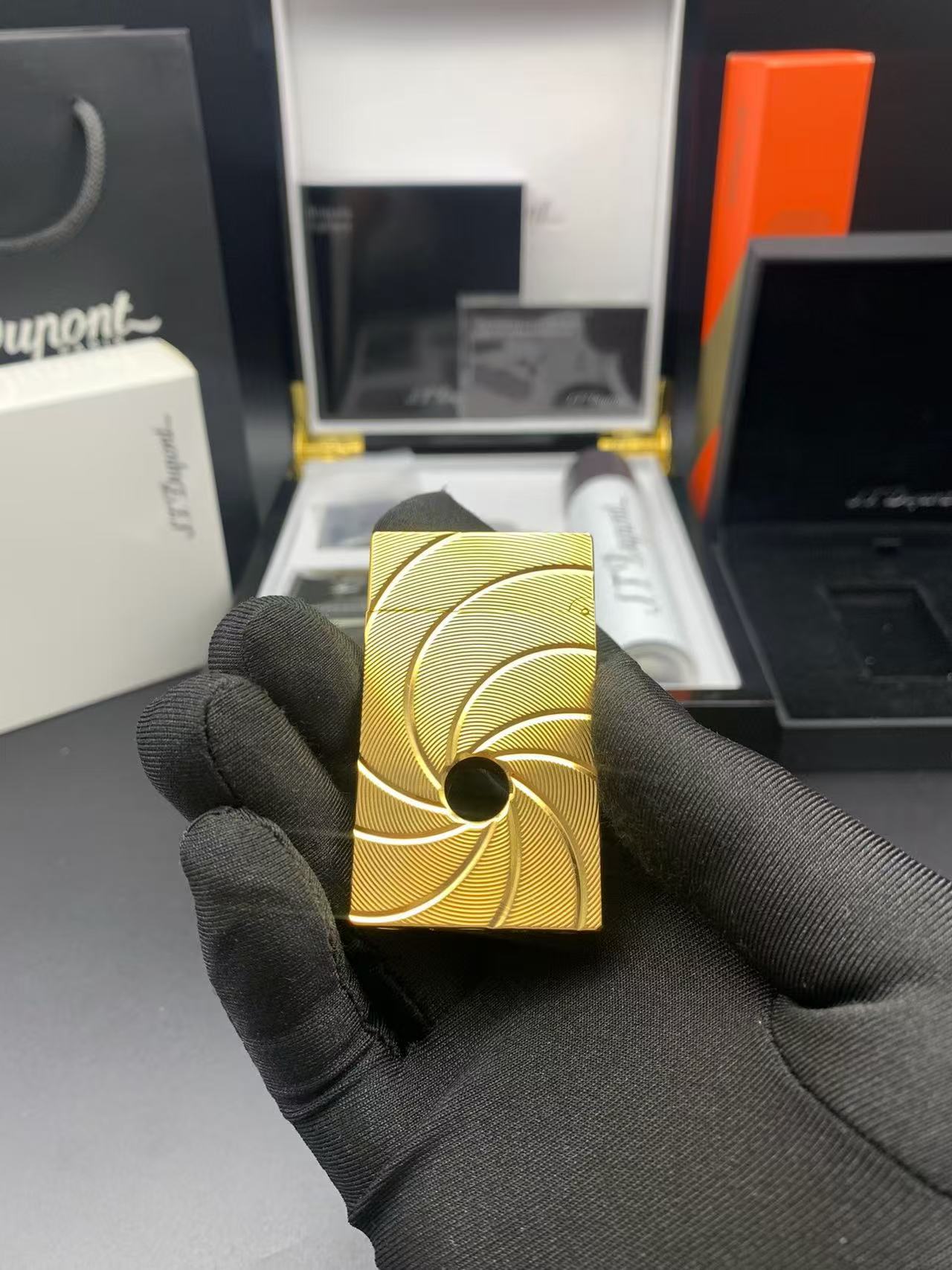 S.T. Dupont Ligne 2 007 Limited Edition Gold Guilloche Lighter