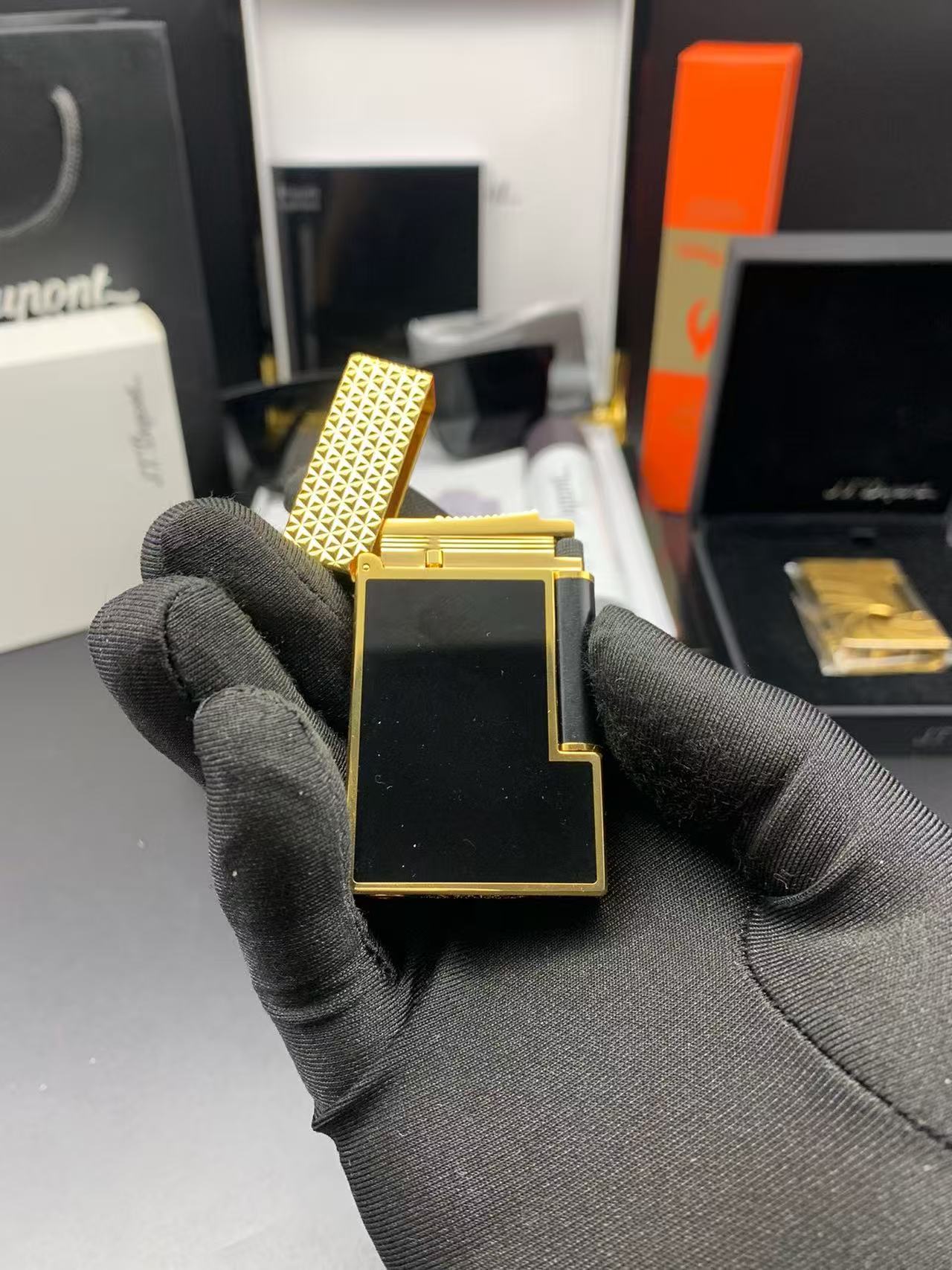 S.T. Dupont Ligne 2 Black Chinese Lacquer Gold Diamond Pattern Lighter