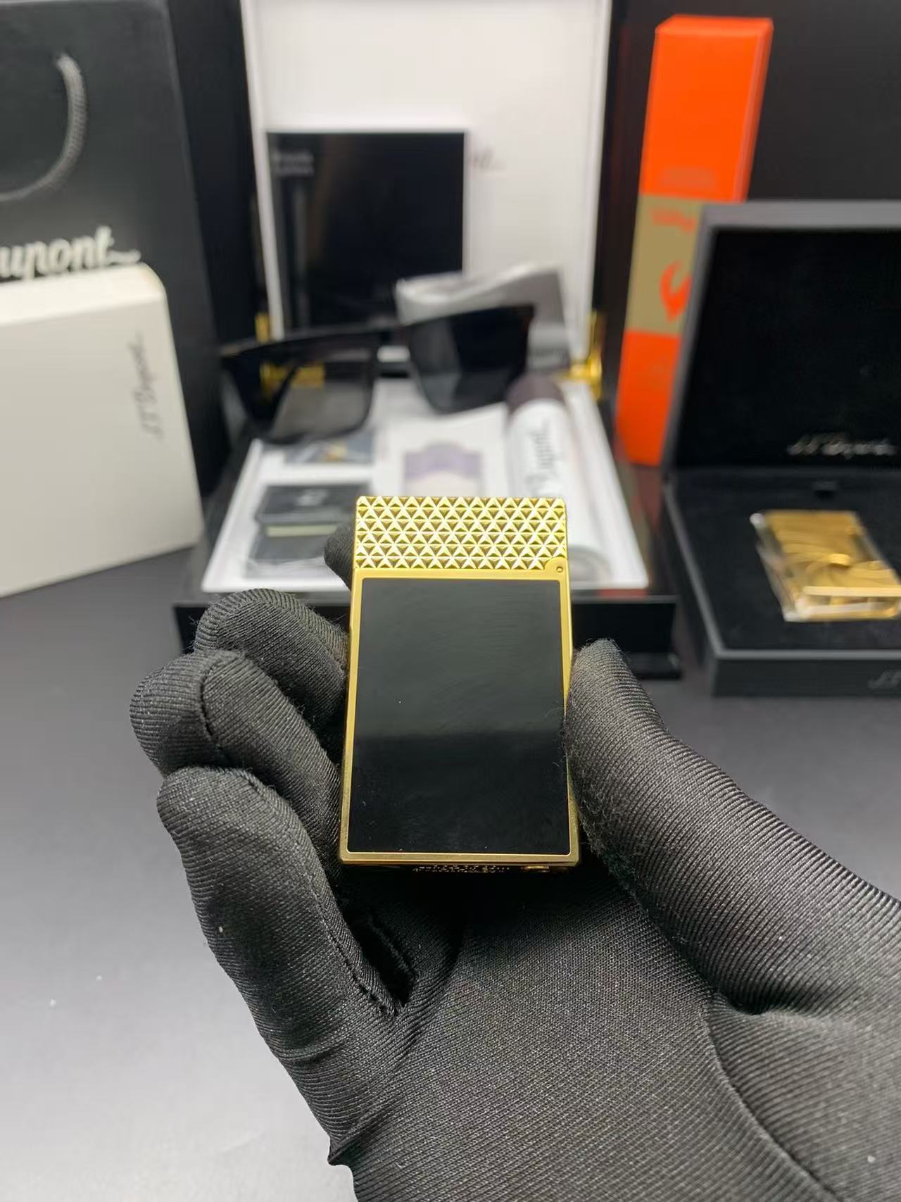 S.T. Dupont Ligne 2 Black Chinese Lacquer Gold Diamond Pattern Lighter product image 2 thumbnail