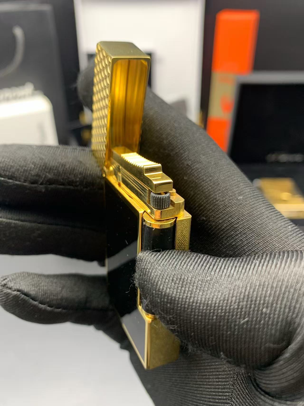 S.T. Dupont Ligne 2 Black Chinese Lacquer Gold Diamond Pattern Lighter product image 3 thumbnail