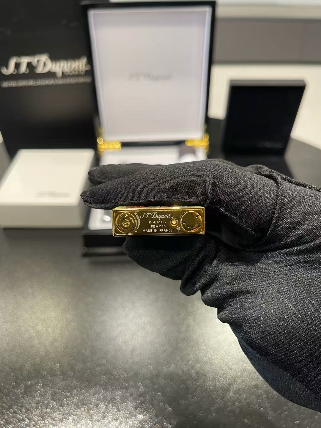S.T. Dupont Ligne 2 Harley Quinn Black Lacquer Limited Edition Lighter product image 5 thumbnail
