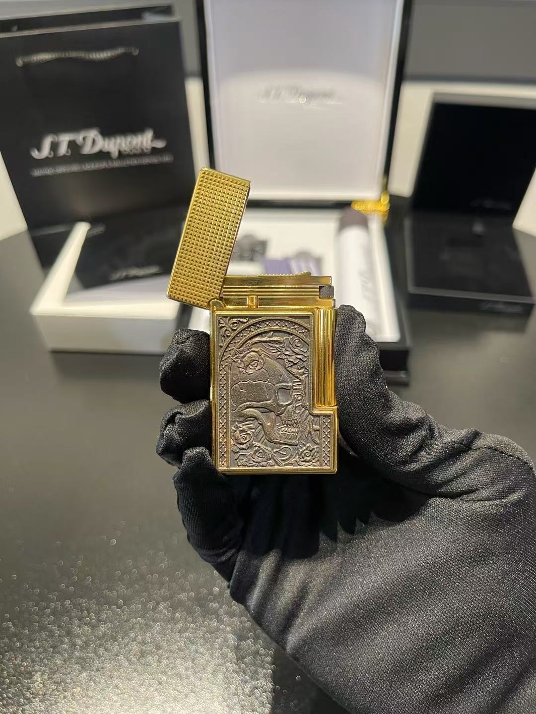 S.T. Dupont Ligne 2 Day of the Dead Skull Rose Limited Edition Lighter product image 2 thumbnail