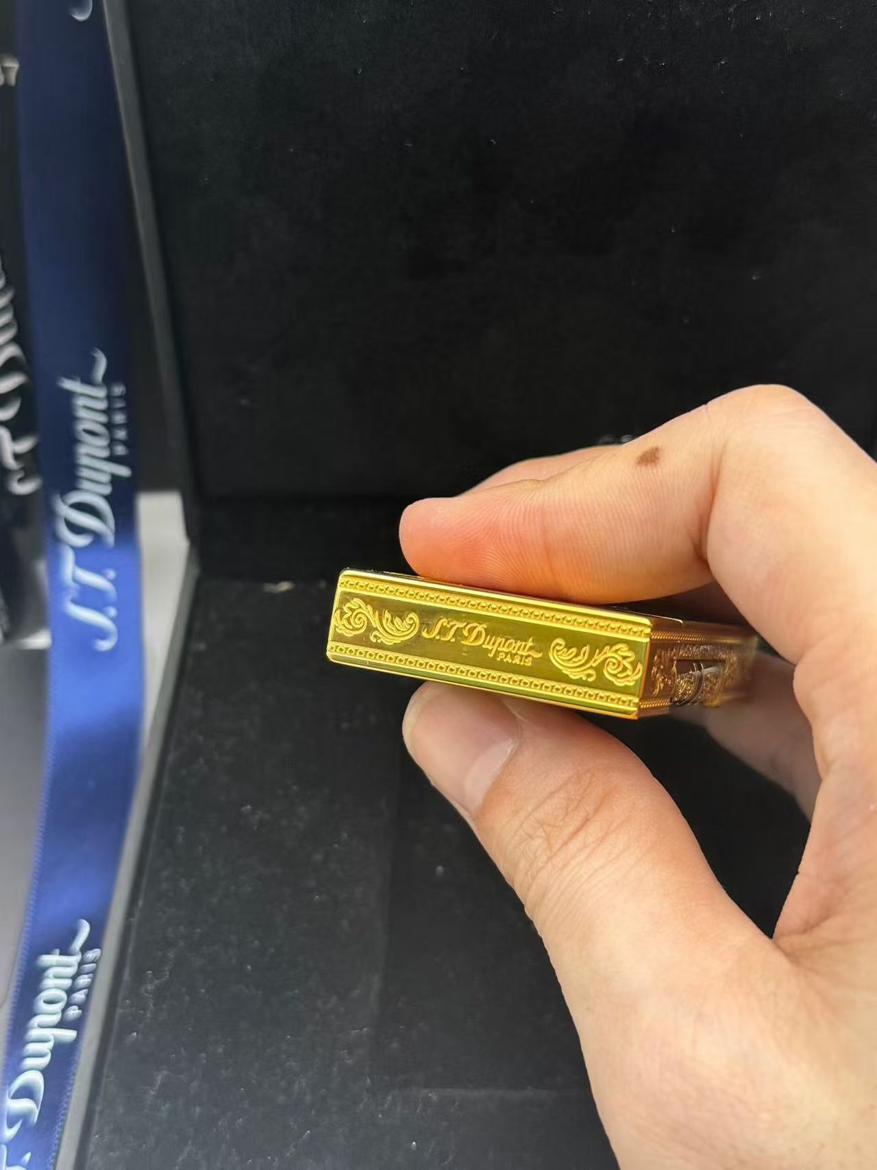 S.T. Dupont Le Grand Red Lacquer Gold Scrollwork Dual-Flame Lighter product image 4 thumbnail