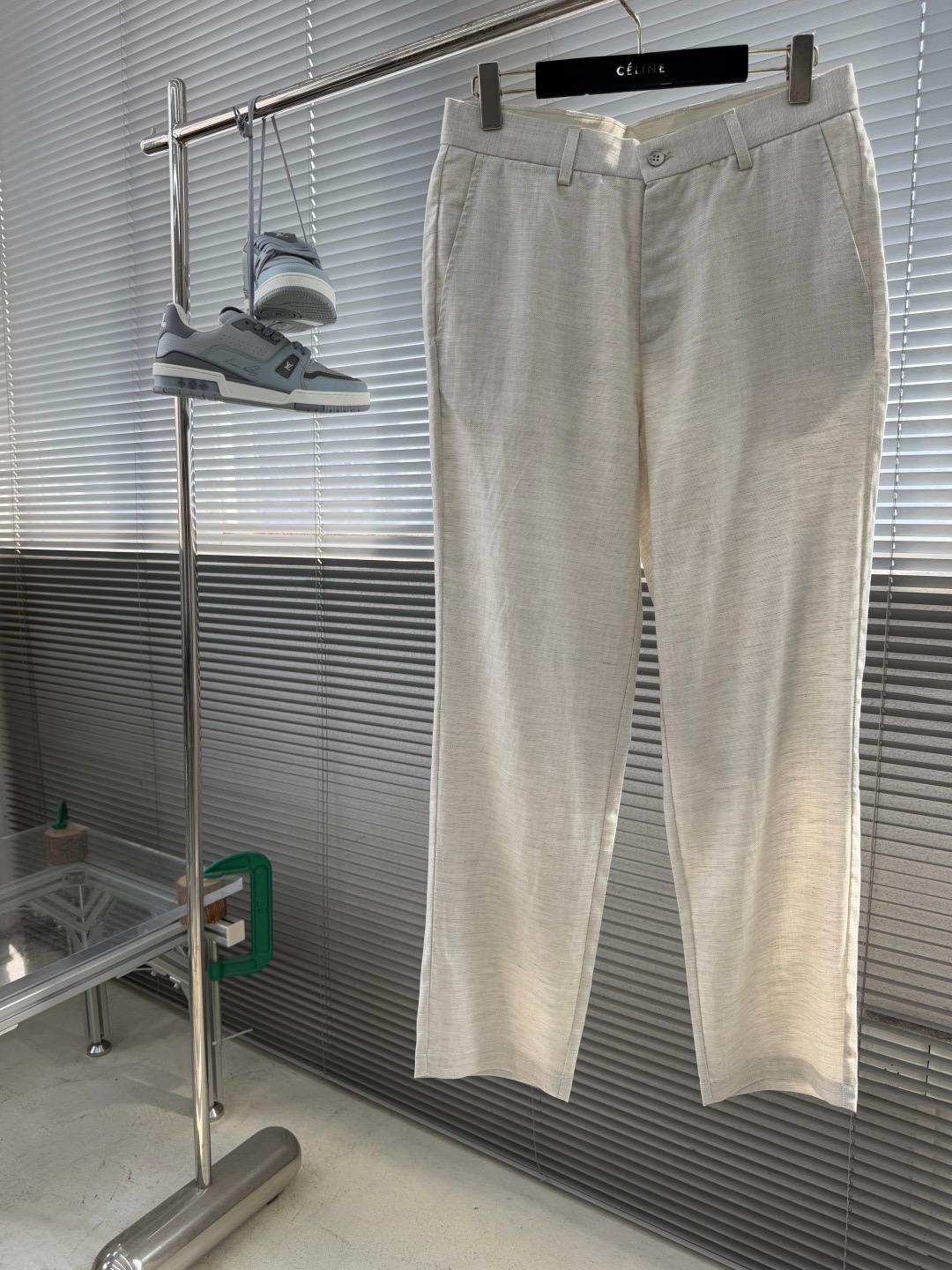 Loro Piana Herringbone Cotton-Linen Tapered Cropped Trousers