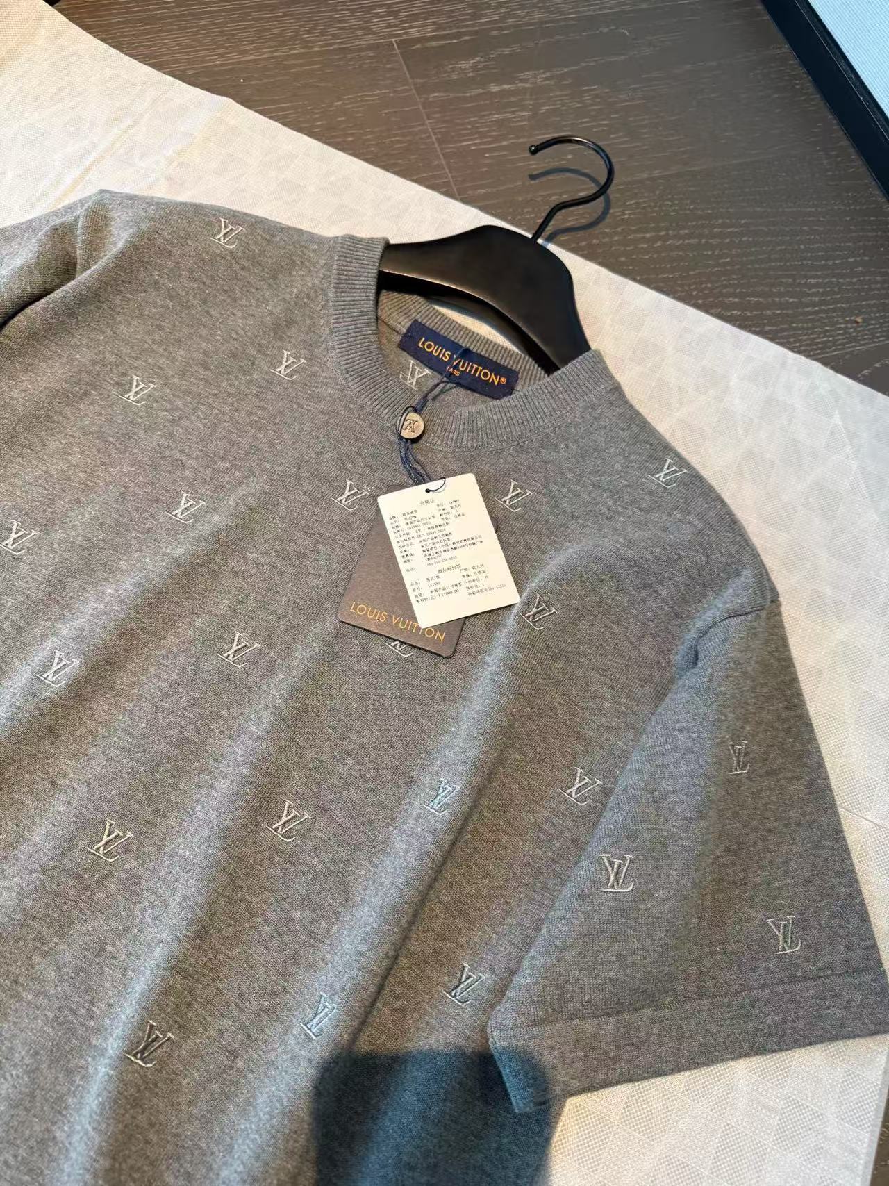 Louis Vuitton All-Over Tonal LV Embroidered Knit T-Shirt product image 4 thumbnail