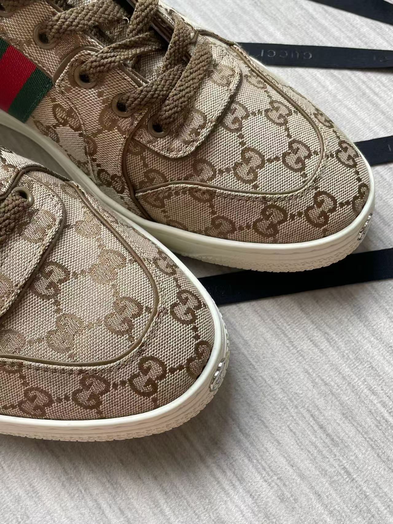 Gucci GG Supreme Red Green Web Stripe Low Top Casual Sneakers product image 2 thumbnail