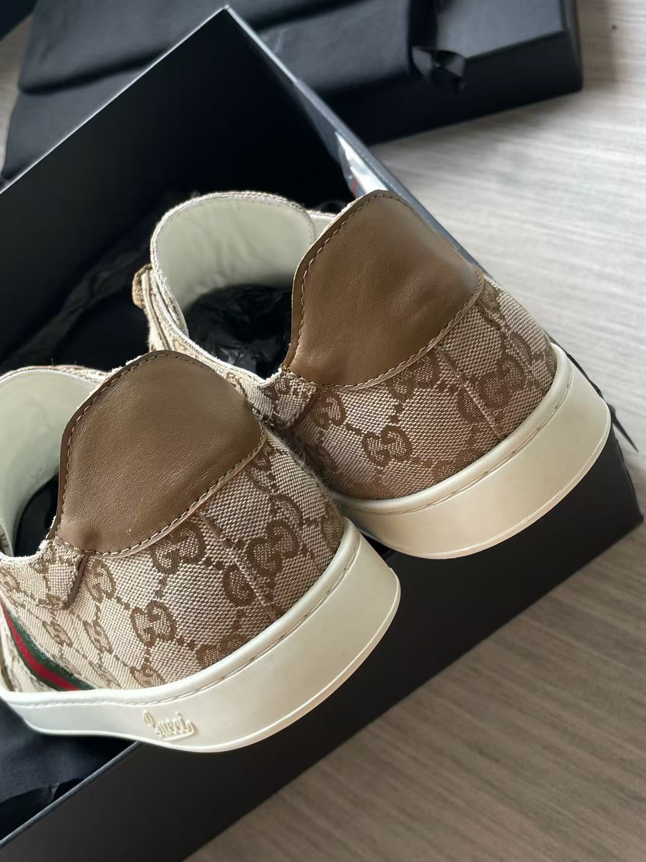 Gucci GG Supreme Red Green Web Stripe Low Top Casual Sneakers product image 3 thumbnail