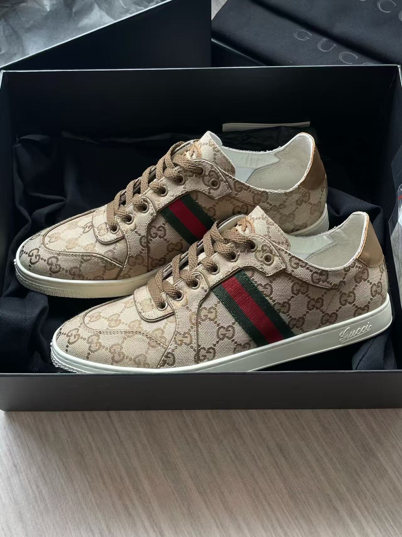 Gucci GG Supreme Red Green Web Stripe Low Top Casual Sneakers product image 4 thumbnail