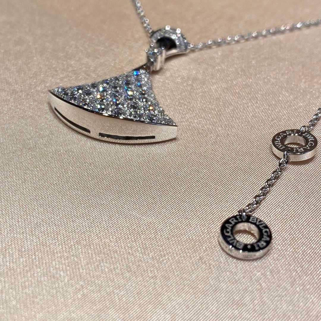 BVLGARI Divas' Dream White Gold Diamond Fan Pendant Necklace product image 2 thumbnail