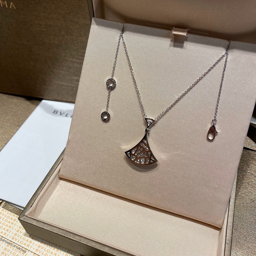 BVLGARI Divas' Dream White Gold Diamond Fan Pendant Necklace product image 3 thumbnail