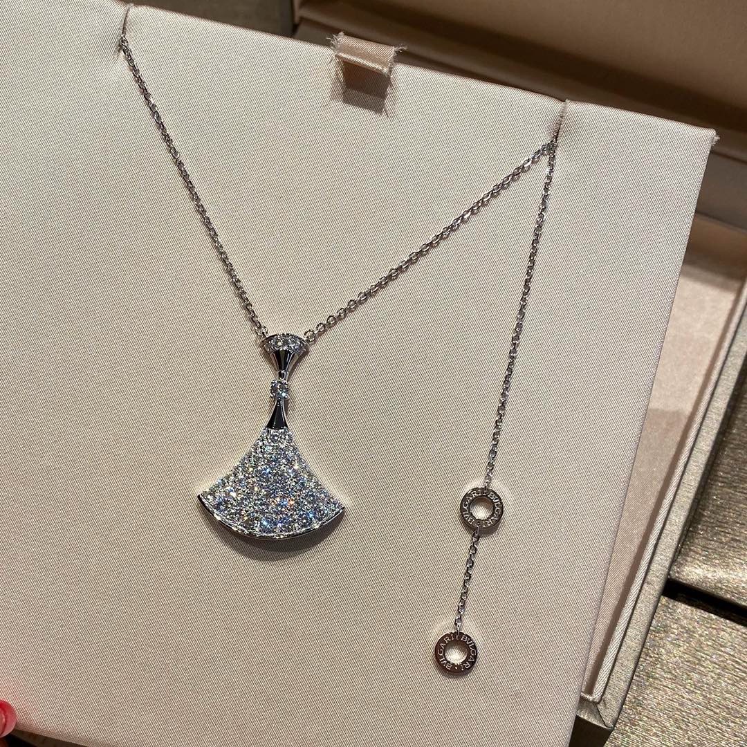 BVLGARI Divas' Dream White Gold Diamond Fan Pendant Necklace product image 4 thumbnail