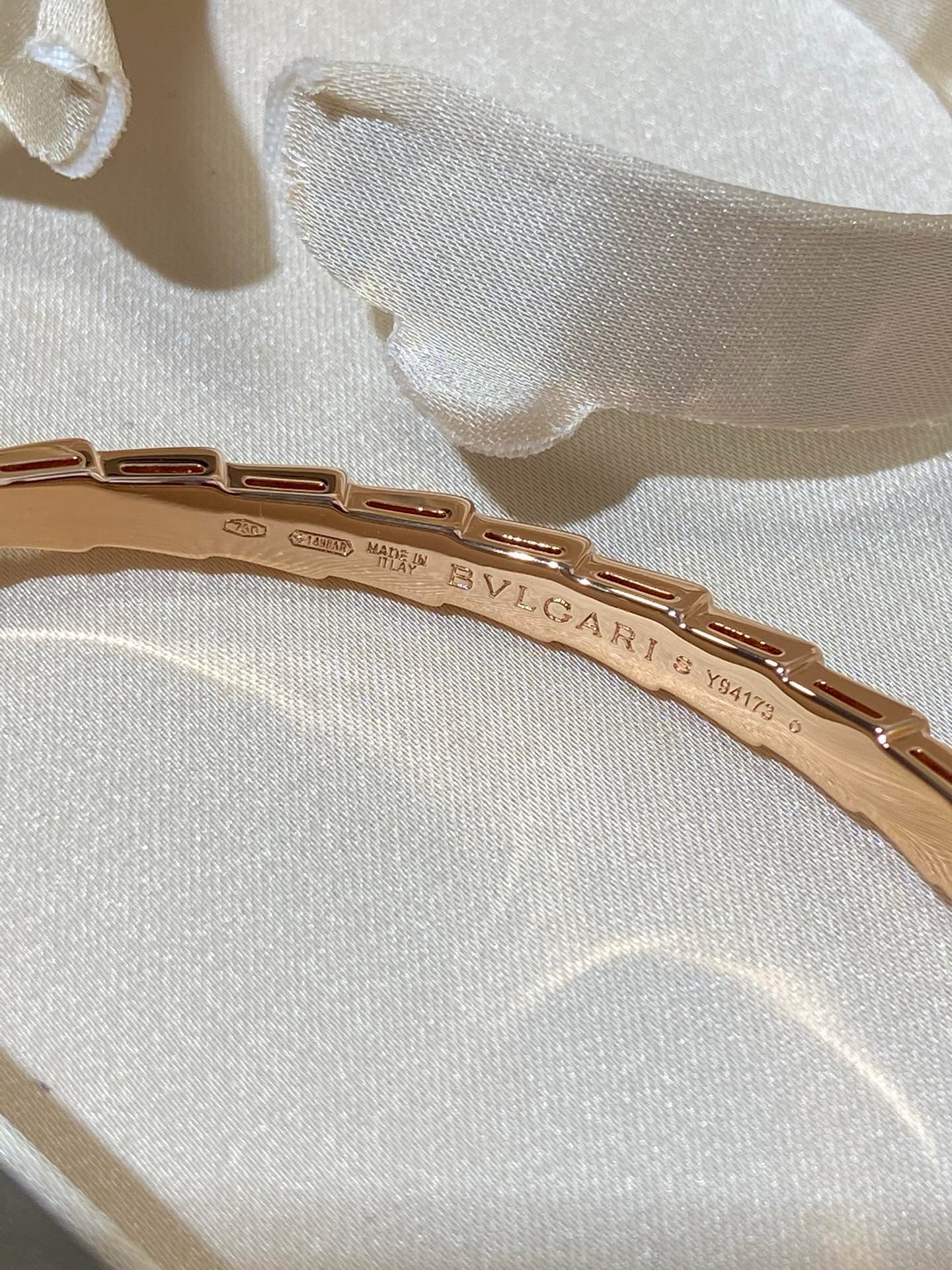 BVLGARI Serpenti Viper Rose Gold Mother-of-Pearl Diamond Single Coil Bracelet product image 5 thumbnail