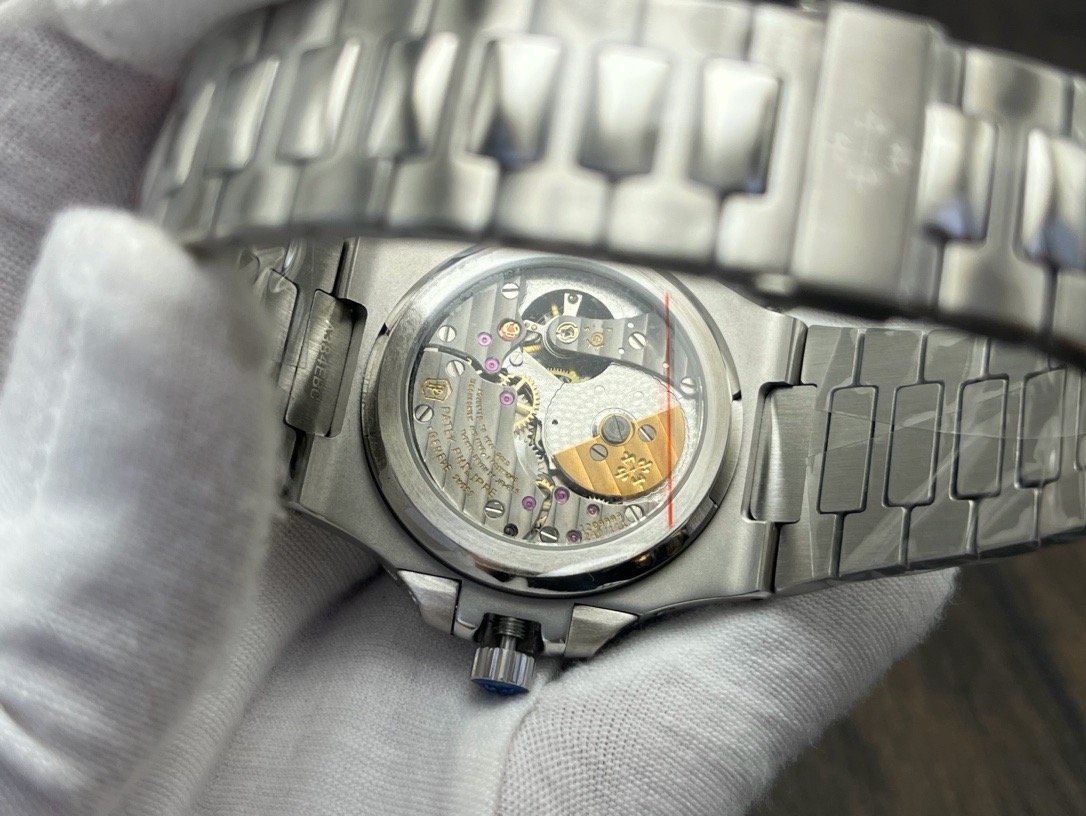 Patek Philippe Nautilus 5724 V5 Ultra-Thin Diamond Luxury Watch product image 4 thumbnail