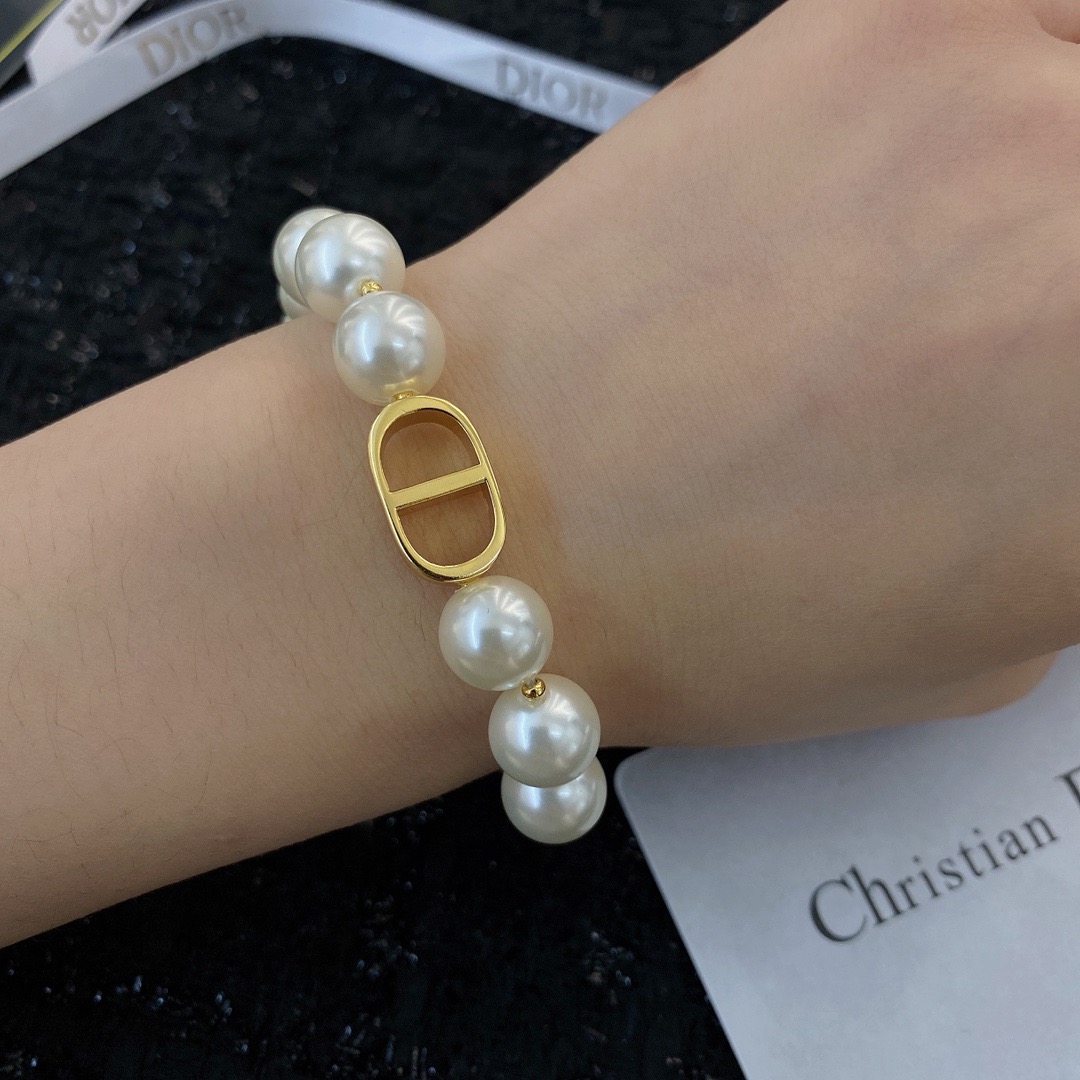 Dior Petit CD Gradient Pearl CD Bracelet product image 5 thumbnail